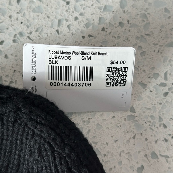 NEW Lululemon Ribbed Merino Wool Blend Knit Beanie in Black - Picture 3 of 6